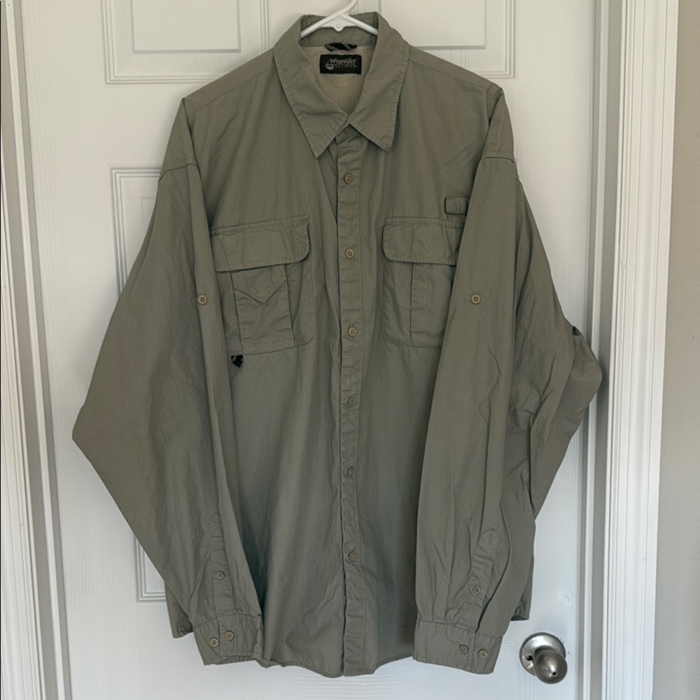 Wrangler Outdoor men’s green khaki long sleeve fishing shirt